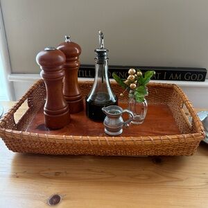 Tozai Home handcrafted Nantucket-style woven basket Serving Tray